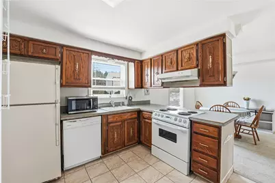 114 Rembrandt Dr, Twp of But SE, PA 16002 - Photo 2