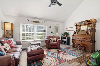 27 Bock Ln, Baden, PA 15005 - Photo 8