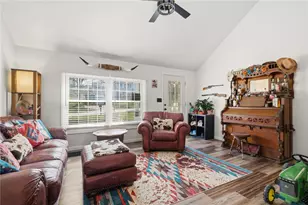 27 Bock Ln, Baden, PA 15005 - Photo 8