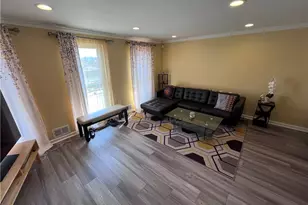 1875 Linton St, Pittsburgh, PA 15219 - Photo 10