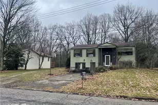 1316 Skyline Dr, Hermitage, PA 16148 - Photo 2