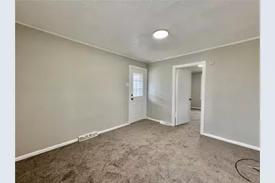 100 Knoll Ave, Ellwood City, PA 16117 - Photo 6