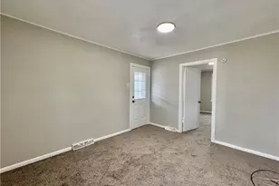 100 Knoll Ave, Ellwood City, PA 16117 - Photo 6