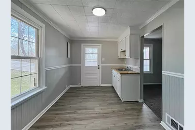 100 Knoll Ave, Ellwood City, PA 16117 - Photo 10