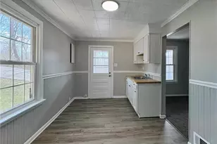 100 Knoll Ave, Ellwood City, PA 16117 - Photo 10