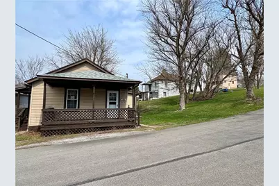 100 Knoll Ave, Ellwood City, PA 16117 - Photo 2