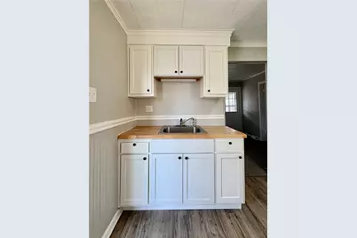 100 Knoll Ave, Ellwood City, PA 16117 - Photo 8