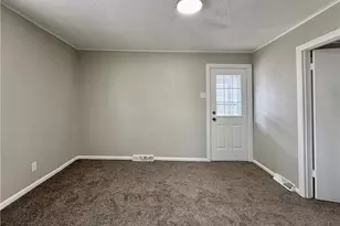 100 Knoll Ave, Ellwood City, PA 16117 - Photo 4