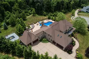 3005 Whispering Creek Dr, Hampton, PA 15101 - Photo 2