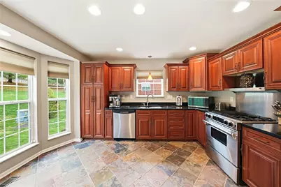 703 Lakeview Ct, Adams Township, PA 16046 - Photo 10