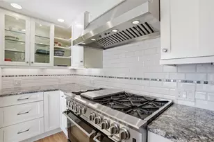 209 Grandview Dr S, Pittsburgh, PA 15215 - Photo 10