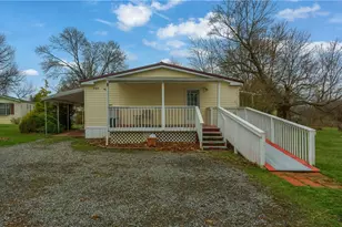 903 Chester Dr, Cranberry Township, PA 16066 - Photo 2