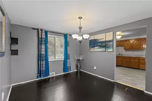 26 Edinburg Dr, Pittsburgh, PA 15235 - Photo 8