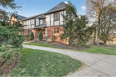 1585 Stone Mansion Dr, Pittsburgh, PA 15143 - Photo 1