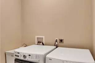 1010 Country Club Dr, Penn Twp, PA 15644 - Photo 8