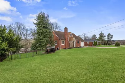 1110 10th St, Irwin, PA 15642 - Photo 2