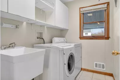 814 Cleardale Dr, Hempfield Township, PA 15601 - Photo 14