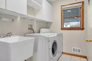 814 Cleardale Dr, Hempfield Township, PA 15601 - Photo 14