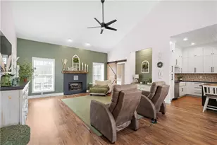 1045 Maplewood Dr, Cecil, PA 15317 - Photo 4