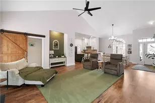 1045 Maplewood Dr, Cecil, PA 15317 - Photo 6