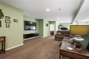 1045 Maplewood Dr, Cecil, PA 15317 - Photo 30