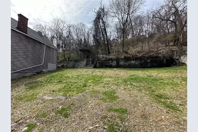 809 Davis Ave, McKees Rocks, PA 15136 - Photo 1