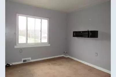 4022 Pittsburgh Road, Perry Township, PA 15012 - Photo 8