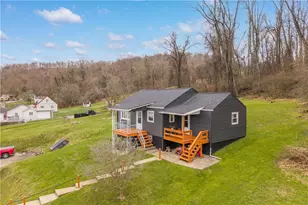 32 Maple St, Ellsworth Boro, PA 15331 - Photo 2