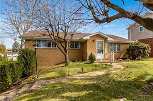 427 Carolina Dr, Oakdale, PA 15071 - Photo 1