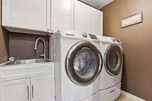 313 Diamond Dr, Moon/Crescent Twp, PA 15108 - Photo 12