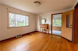 120 Mildred Ln, Pittsburgh, PA 15116 - Photo 6