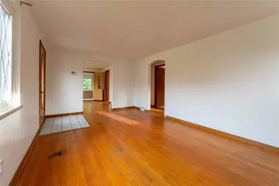 120 Mildred Ln, Pittsburgh, PA 15116 - Photo 4