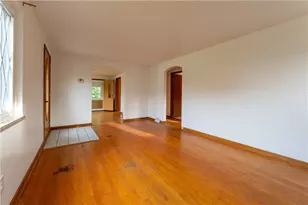 120 Mildred Ln, Pittsburgh, PA 15116 - Photo 4