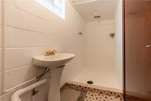 120 Mildred Ln, Pittsburgh, PA 15116 - Photo 26