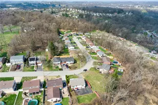 428 Crestview Dr, Pittsburgh, PA 15239 - Photo 2