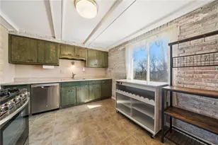 428 Crestview Dr, Pittsburgh, PA 15239 - Photo 16