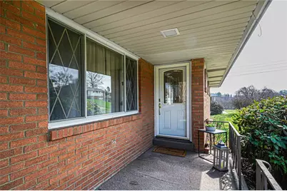 421 Wyndhurst Dr, Moon/Crescent Twp, PA 15108 - Photo 2
