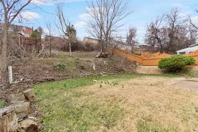 124 Preston Dr, North Braddock, PA 15104 - Photo 4
