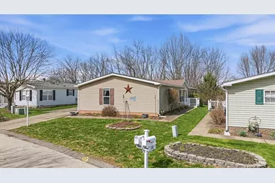 20 W Rock Lake Ct, Jackson Township, PA 16063 - Photo 2