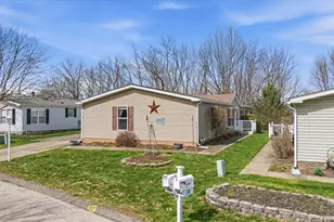 20 W Rock Lake Ct, Jackson Township, PA 16063 - Photo 2