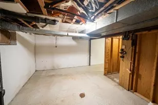 1235 Clifton Rd, Bethel Park, PA 15102 - Photo 28