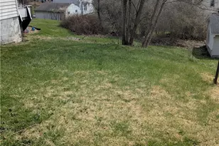 506 E Moody Ave, New Castle, PA 16105 - Photo 4