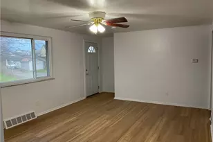 214 Erwin Pl, McKees Rocks, PA 15136 - Photo 2