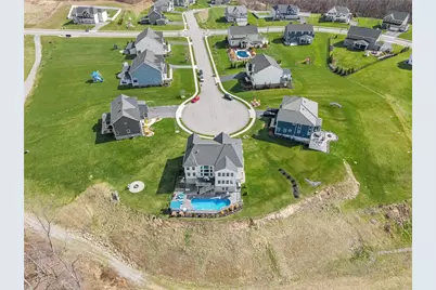 110 Ridgetop Dr, Adams Township, PA 16046 - Photo 4