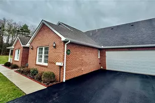 194 Wood Hawk Ln, Franklin Township, PA 16001 - Photo 4