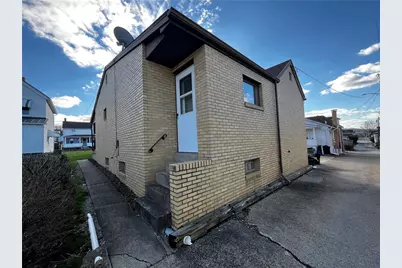 406 Walnut St, Vandergrift, PA 15690 - Photo 2