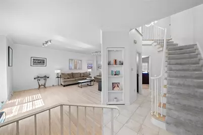 302 Kingsberry Cir, Pittsburgh, PA 15234 - Photo 4