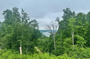 156 River Rdg Dr, Moon/Crescent Twp, PA 15108 - Photo 2
