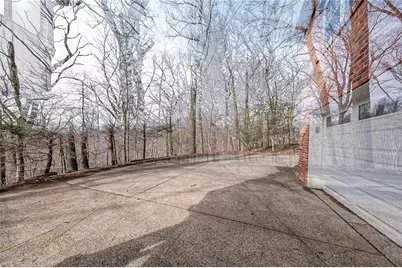 138 Timberlane Dr, Ross Twp, PA 15229 - Photo 6