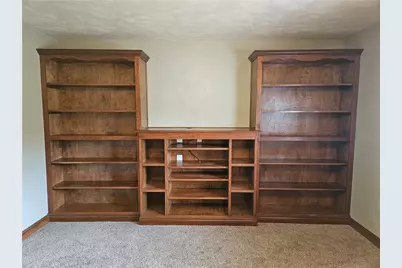 101 Sunrise Cove Ln, Center Township, PA 16001 - Photo 4